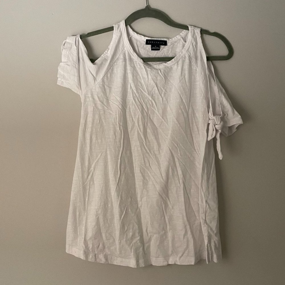 Sanctuary white t shirt with cut out on shoulder